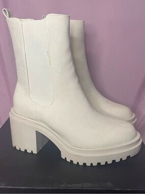 Gabrielle Union Francesca Women Chelsea Boots Sz 6.5 Slip On Color Bone